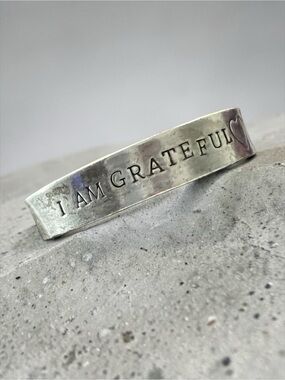 💖 Alisa Michelle “I Am Grateful” Cuff Bracelet 💖
